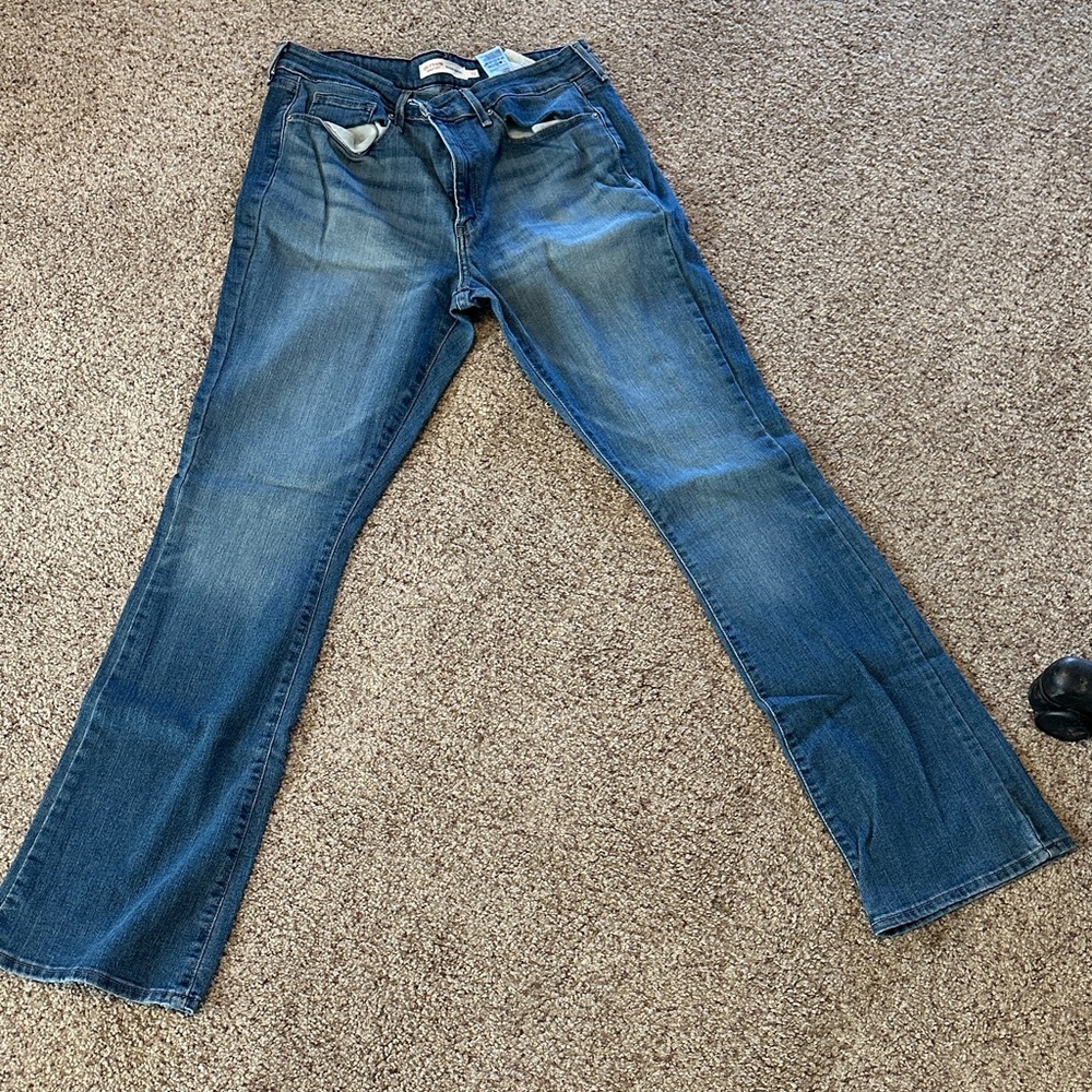 Levi's Women's mid rise Boot Cut Jeans - Blue